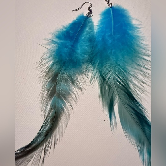Airy blue feather earrings - Picture 3 of 4